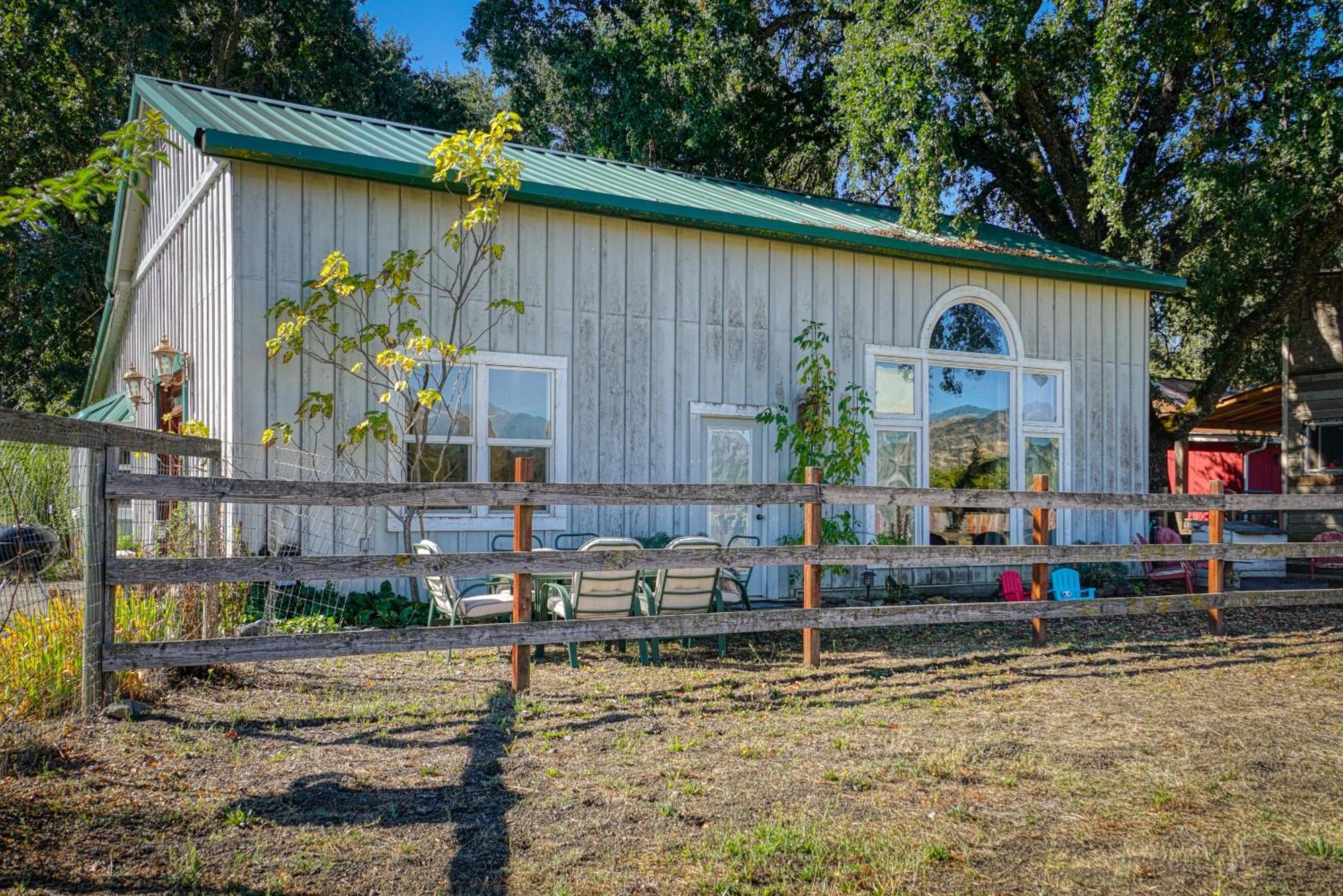 Soul Whispering Ranch Retreat Upper Lake Exterior foto